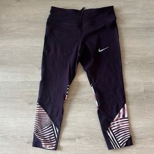 Nike Purple Maroon Women’s Capri Leggings Size Small